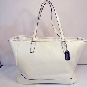 WHITE COACH SAFFIANO LEATHER TOTE C1394-23576 NEW, NEVER WORN ❤️HOST PICK❤️